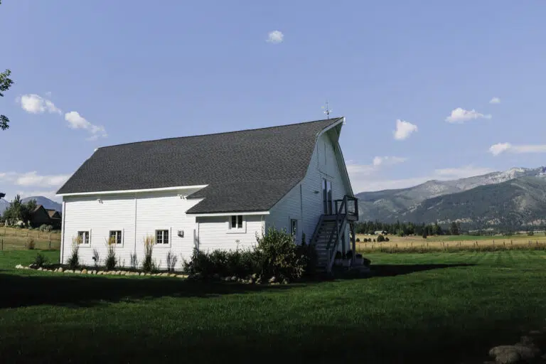 Discover The 10 Perfect Barn Wedding Venues: Rustic Romance In Montana: